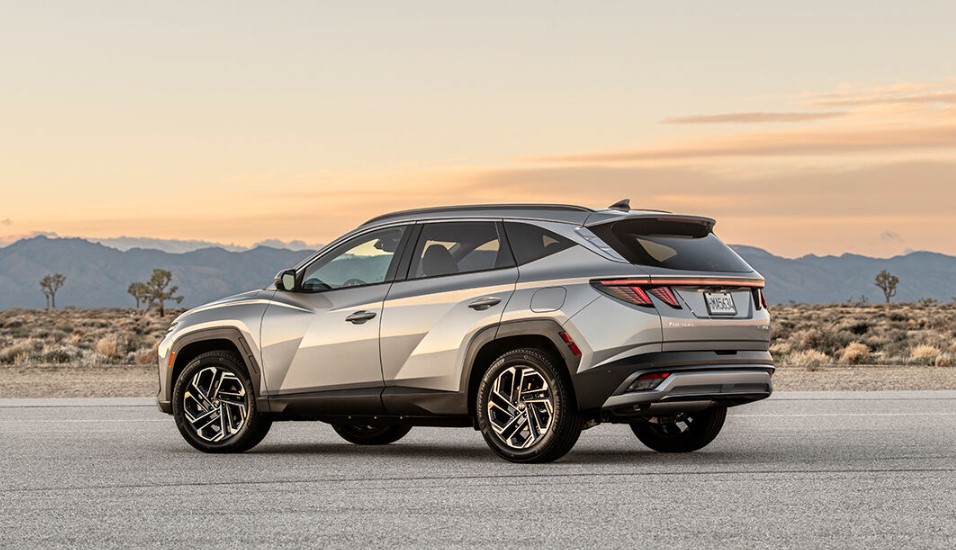 2025 Hyundai Tucson vs. Toyota RAV4 Safety Features