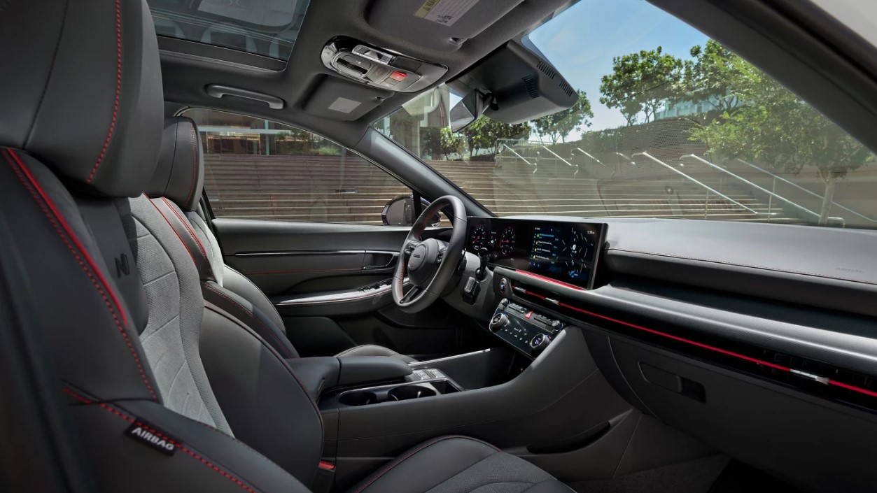 2026 Hyundai Sonata vs 2026 Toyota Camry Interior