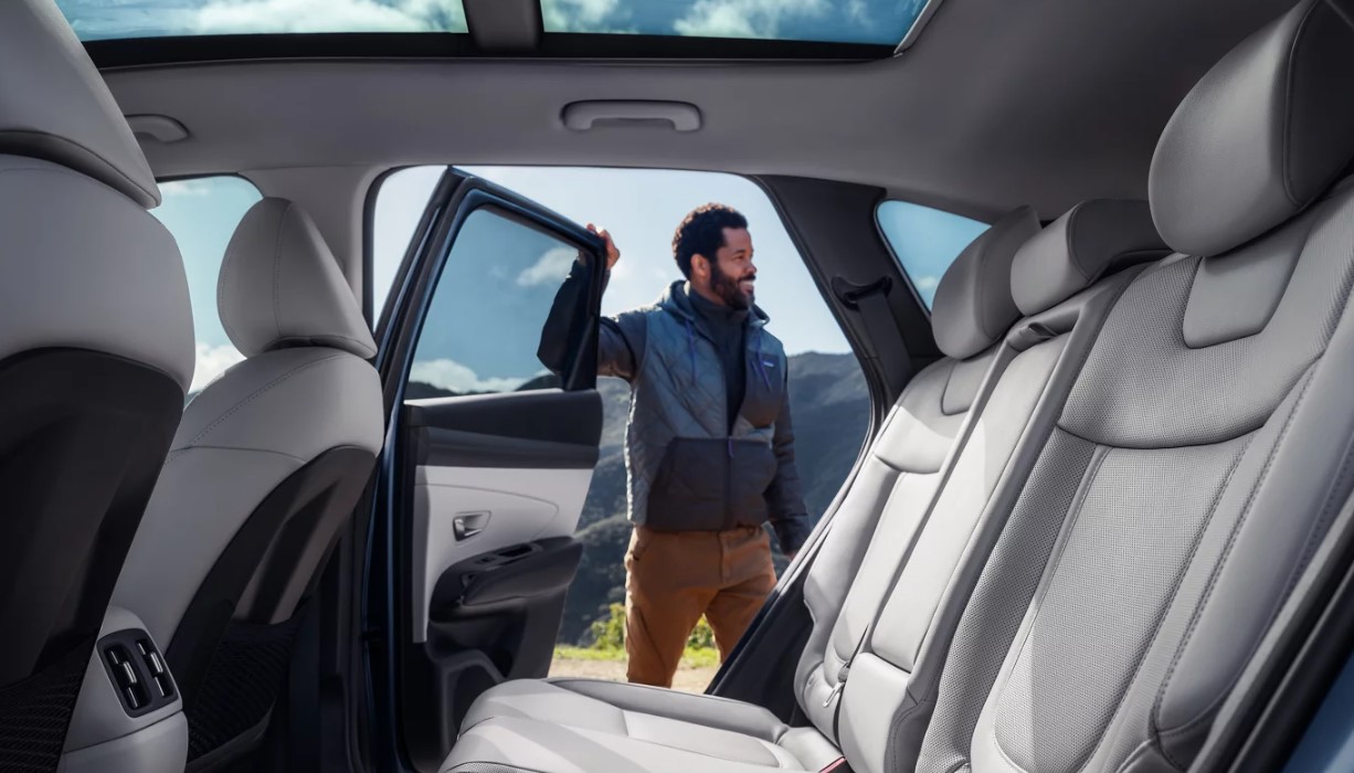 2026 Hyundai Tucson vs 2026 Toyota RAV4 Interior