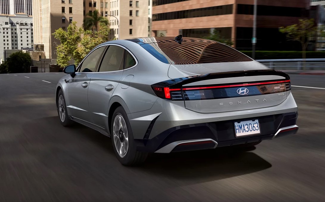 2025 Hyundai Sonata vs. Toyota Camry Safety Features