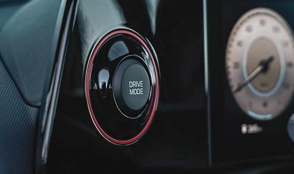 2026 Hyundai Elantra Performance Features